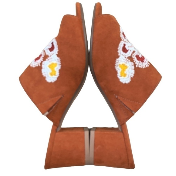 RESTRICTED Embroidered Block Heel Mules - Picture 2 of 8